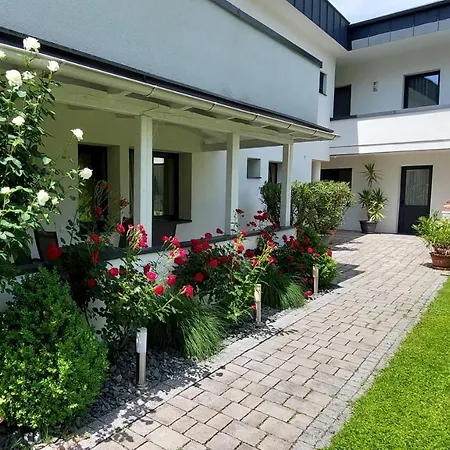 Romanin Apartment